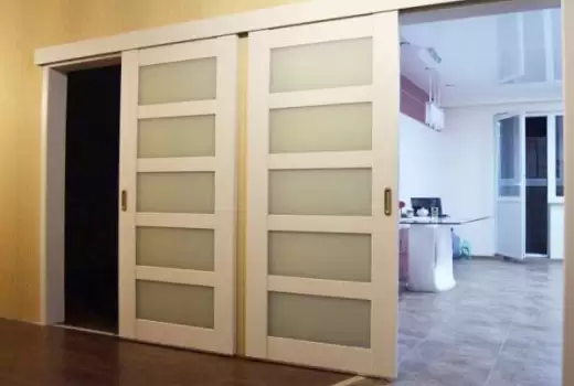 Параллельно раздвижные двери в частном доме