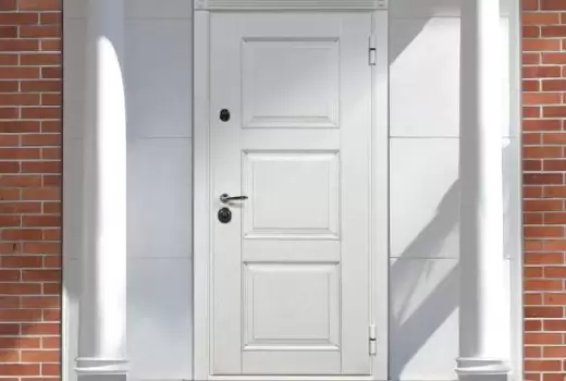 Входная дверь из пластика в дом