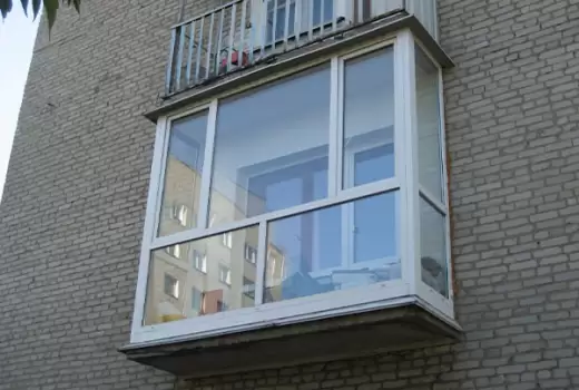 Панорамное остекление балкона ПВХ-окнами
