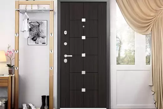 Металлическая входная дверь в квартире