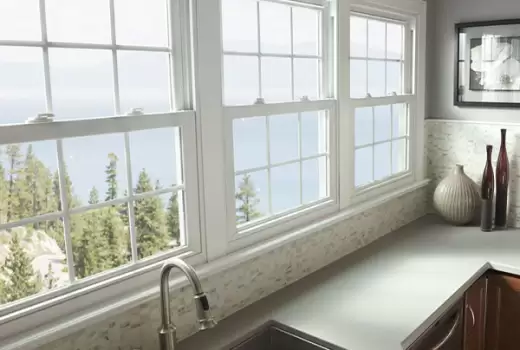 Остекление квартиры окнами в английском стиле
